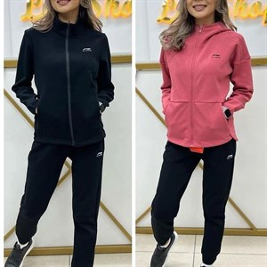 А так же получили повторе спортивный костюм Lining