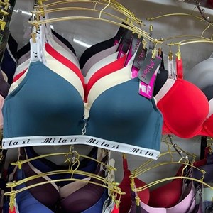 Кыргызстан Бишкек Рынок Кербен Дордой Нижнее белье