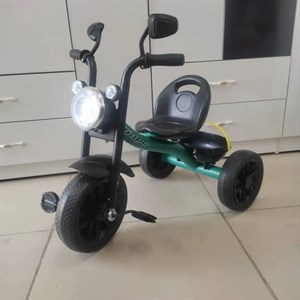Трёхколёсный велосипед с фарой и музыкой Цена 3000