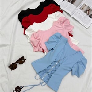 Стильная блуза в стиле ZARA с акцентными плечами и V-образной спинкой со шнуровкой, баска — 42–44