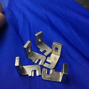 Приставку на пуговичную машинку для пришивания пуговиц