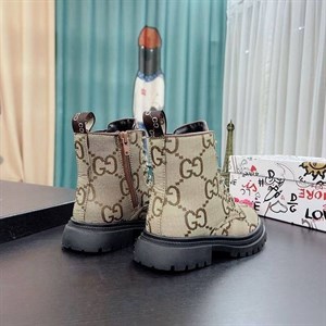 В двух расцветках в черном и беж расцветке В наличии