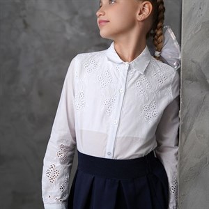  Легкая практичная блузка из льна с шитьём Имеется