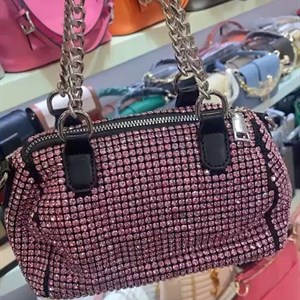 В НАЛИЧИИ ДЕВОЧКИ ЛИСТАЕМ