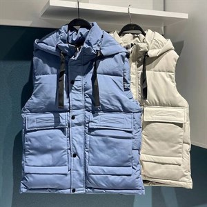 Так же у нас есть ещё в наличии жилетки со скидочками