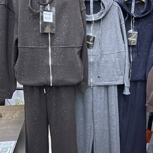 Женский костюм на флисе размера M–L — стильная модель для холодной погоды
