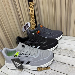 Обновление весеннего ассортимента спортивных кроссовок в магазине Optomix