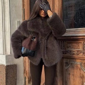 Эко-шубки из Китая — мягкие зимние шубы женские, размеры M–L