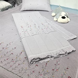 Какая красота В комплекте  одеяло межсезонье  простынь