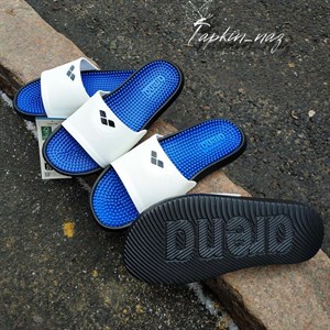 Чрезвычайно легкие стильные и удобные сандалии Arena