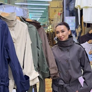 Женский тренч Zara стандартного размера — стильная модель