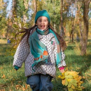 Шапка 850 сом Шарф 600 сом Куртка 3500 сом Джынсы