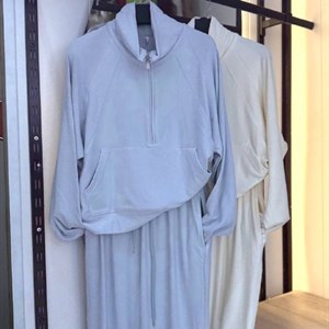 Женская одежда KAPSULA BRAND — цена 1800 сом
