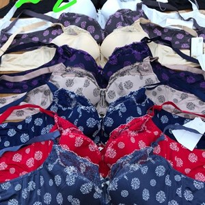 Бюст ДЕ 430 сом Трусы М 4хл 250 сом