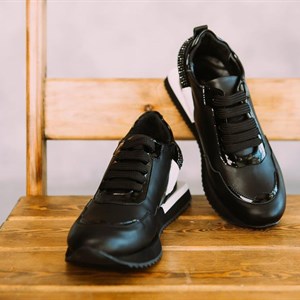 Кроссовки из новой коллекции деми кожа очень легкие