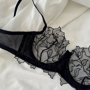 Комплект женского нижнего белья на чашку B - идеальный выбор для стильных женщин!