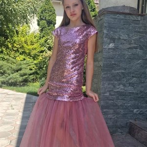 плащи ветровки парки Нарядные платья Продажи оптом