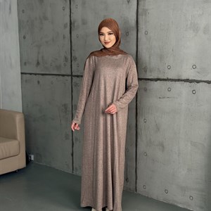 удобное и универсальное базовое платье легко сочетается