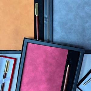 Купить стильные блокноты и ручки в подарочном оформлении - Идеальный подарок на любой случай