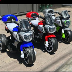 Детский мотоцикл 6 В с двойным двигателем обеспечивает
