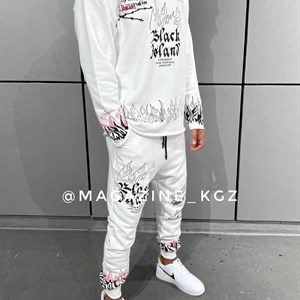 Здравствуйте Вы можете заказать у нас уличную одежду