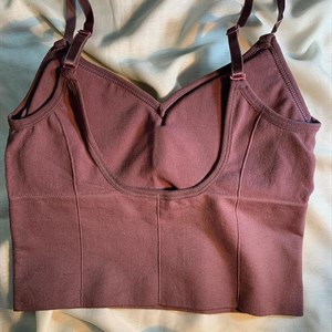 Спортивный топ с надписью FILA   Ткань приятная к