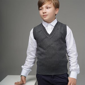 Удобный школьный жилет для мальчика может стать не