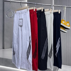 Трендовые baggy wide-leg брюки oversize — комфортный street style на каждый день