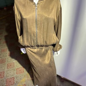 Женский костюм из натуральной купры: юбка-рыбка и бомбер