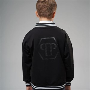 Незаменимая вещь в школьный период Бомберы в строгом