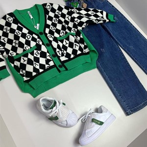 Стильный кардиган и джинсы