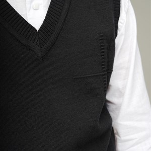 Удобный школьный жилет для мальчика может стать не