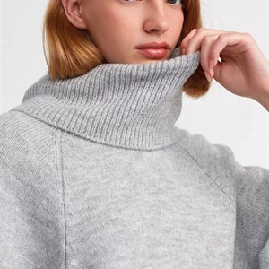 Мягкое нежное пончо от фабрики Dilvin согреет вас