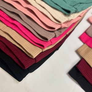 Стильная подростковая двойка в рубчик - идеальный комплект для весны и лета