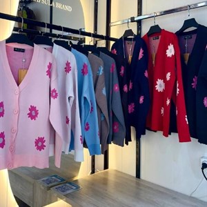KAPSULA_BRAND: женская одежда на офлайн точках на рынке ДОРДОЙ (Бишкек) — стиль и комфорт
