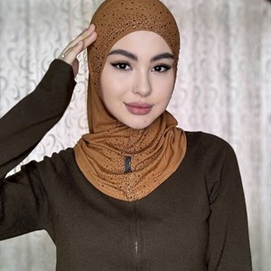 Купите стильную балаклаву со стразами – тренд сезона!