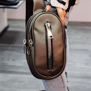 Классная и стильная барсетка в необычной расцветки