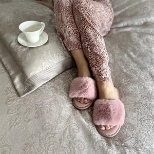  Более 20ти лет занимаемся продажами домашних тапочек