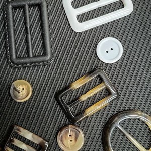 Пряжки пуговицы ____________________ Пряжка двухщелевая