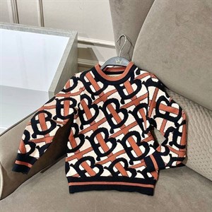 Кофты 1400 с Наши филиалы Томми Молл 3 этаж сзади