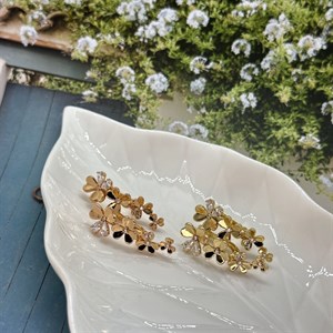 Серьги с интересным дизайном украсят ваш образ Цена