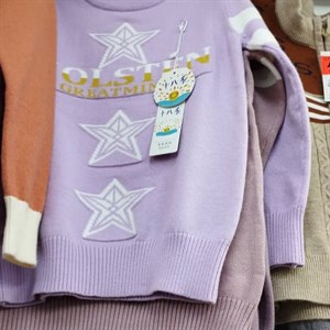 Свитерочки в наличии в е цвета