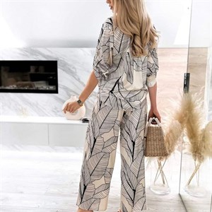 В НАЛИЧИИ ШИКАРНЫЙ КОСТЮМЧИК ИЗ ПОЛЬШИ ЛИСТАЕМ ДЕВОЧКИ