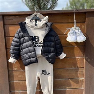 В наличии Куртка 2500 сом Спорт костюм 3000 сом Кеды