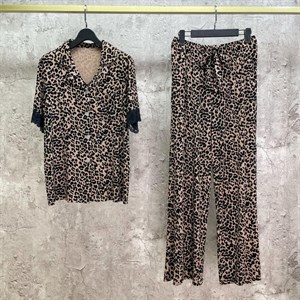 Домашний образ с характером – комфортные ночнушки и халаты