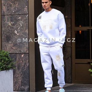 Здравствуйте Вы можете заказать у нас уличную одежду