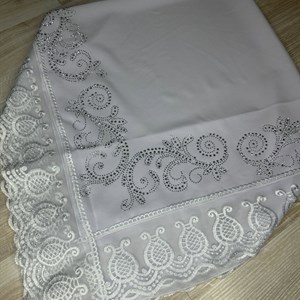 Большой выбор белых платков – новинка с кружевами!