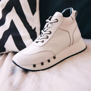 Что может быть лучше белой обуви Только белые кроссовки