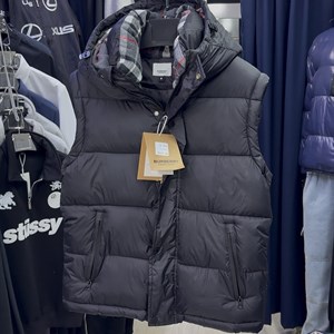 Куртка BURBERRY - Стильная жилетка в Бишкеке