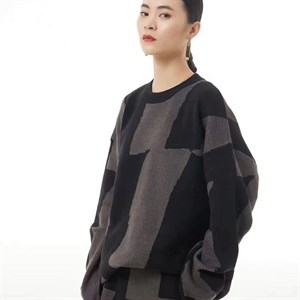 Модель 8833 Свитер из шерстяной пряжи плотная вязка